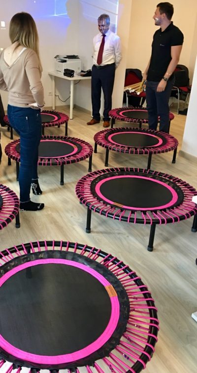 new work bei abra.sax mit Trampolinen zur agilen Arbeit