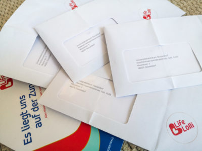 abra.sax Life Lolli Unterlagen Versand an die Knochenmarkspenderzentrale des Universitätsklinikums Düsseldorf